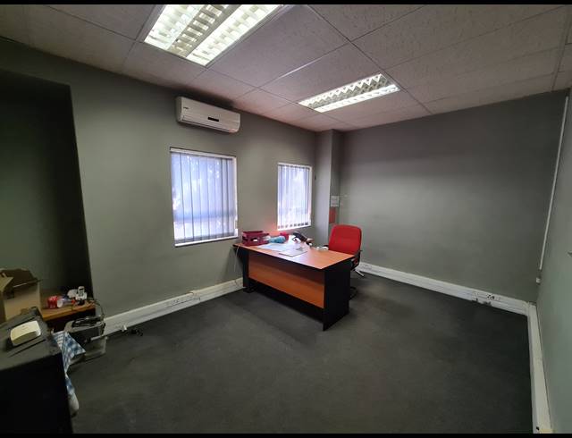 1,414M² WAREHOUSE TO LET IN MEADOWDALE